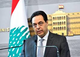  أديب يتحدث خلال مؤتمر صحافي 