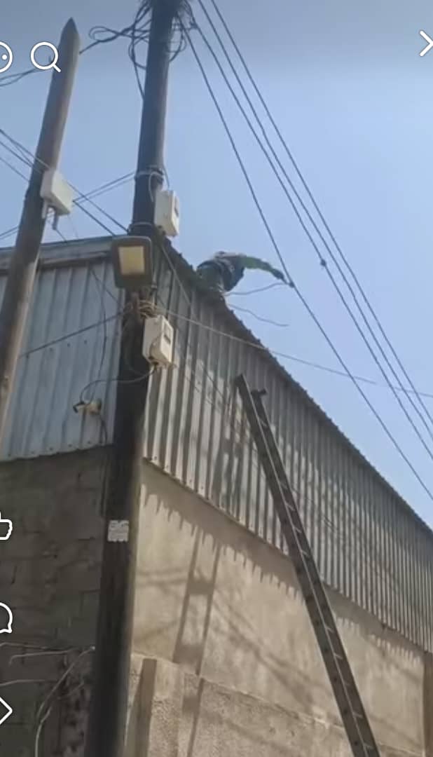 حملة لإزالة الربط العشوائي للكهرباء بعدن