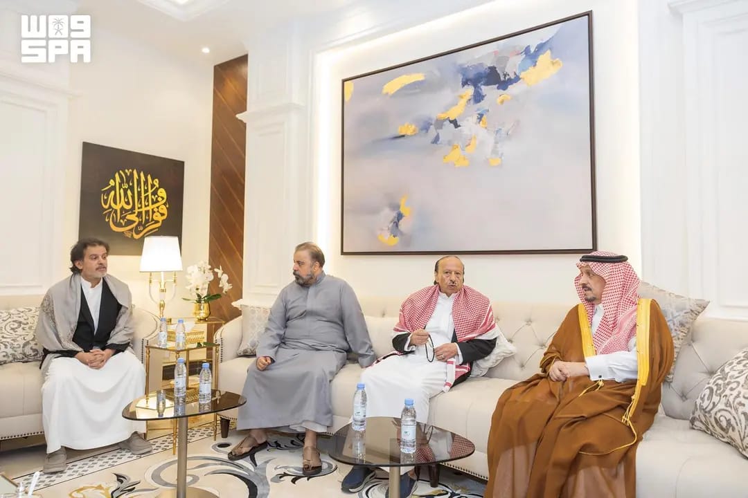 أمير منطقة الرياض ينقل تعازي القيادة في وفاة الرئيس اليمني السابق عبدربه منصور هادي