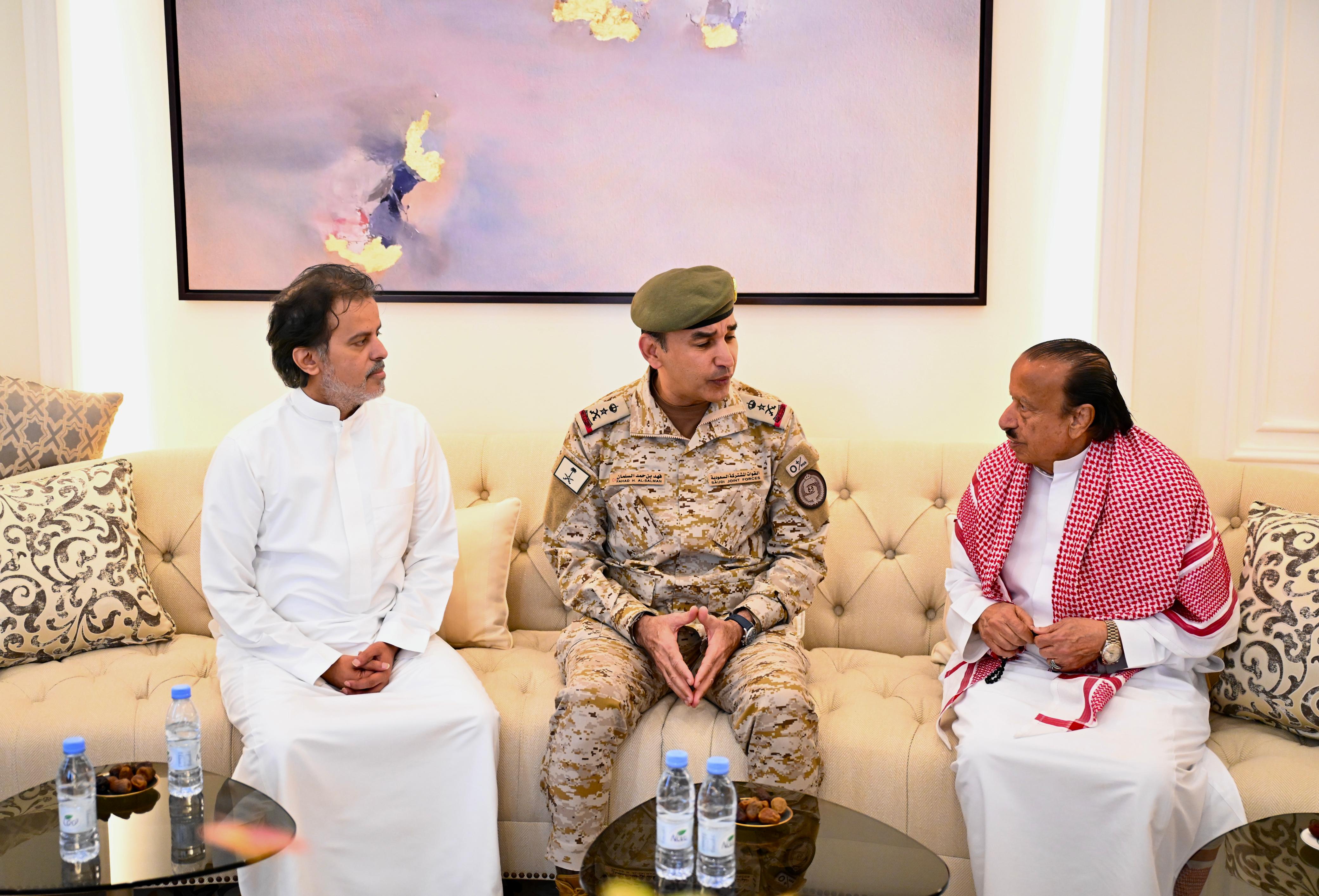 الفريق الركن فهد بن حمد السلمان يقدم واجب العزاء في وفاة الرئيس السابق المشير الركن عبدربه منصور هادي
